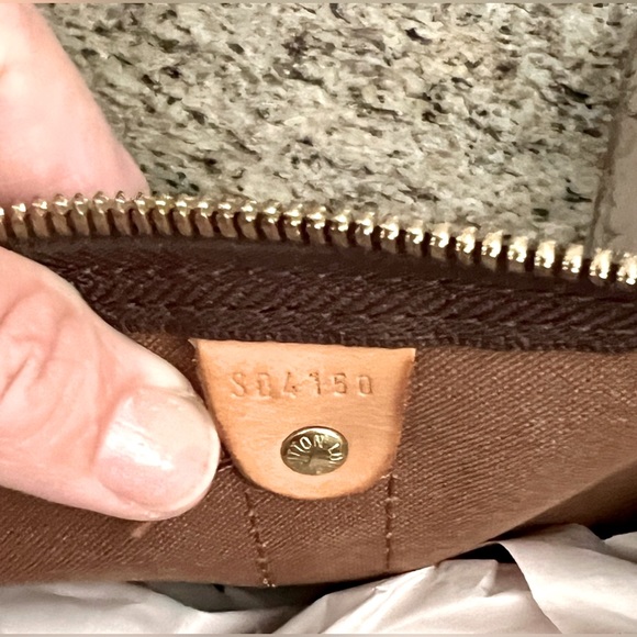 Louis Vuitton Keepall 50 Bandoulière - Picture 10 of 15